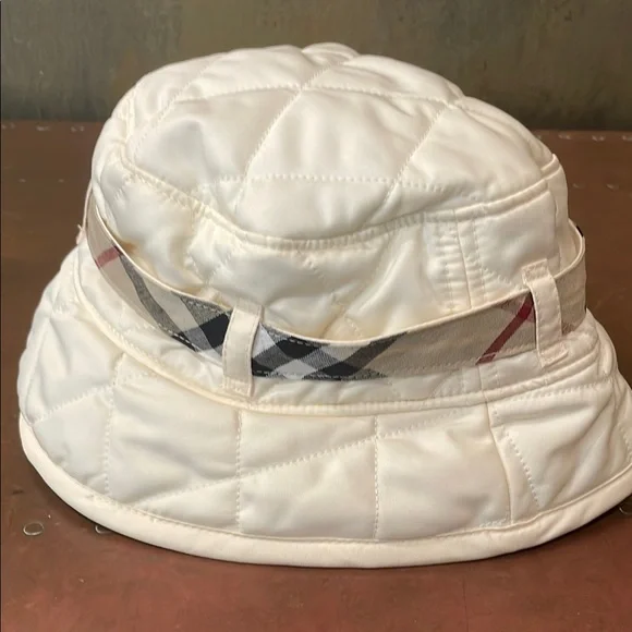 Burberry Quilted Bucket Hat -Baby - Picture 3 of 4